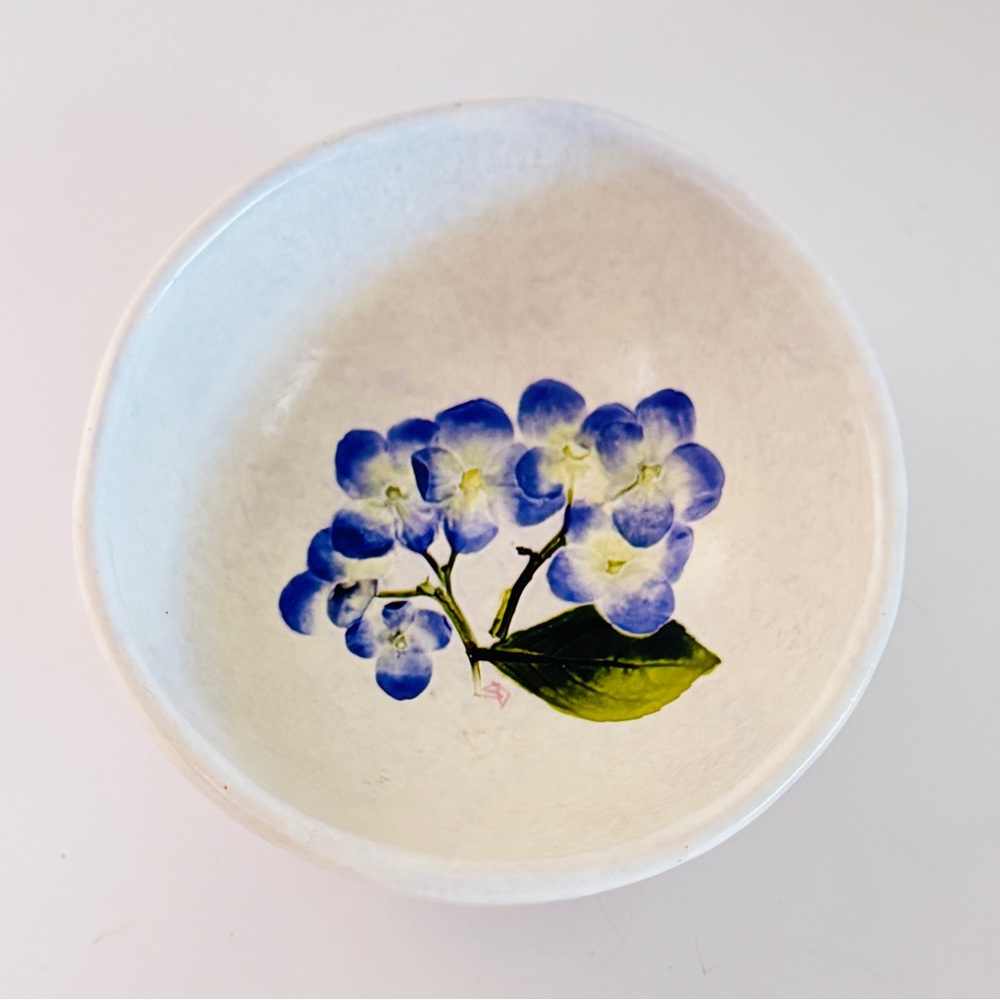 Vintage Salt Marsh Pottery Bowl Dartmouth MA
Flowers